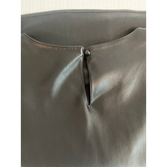 Andrew Marc New York Faux Leather Wide Shoulder
Sleeveless Top Pleated Black SML - Picture 11 of 11
